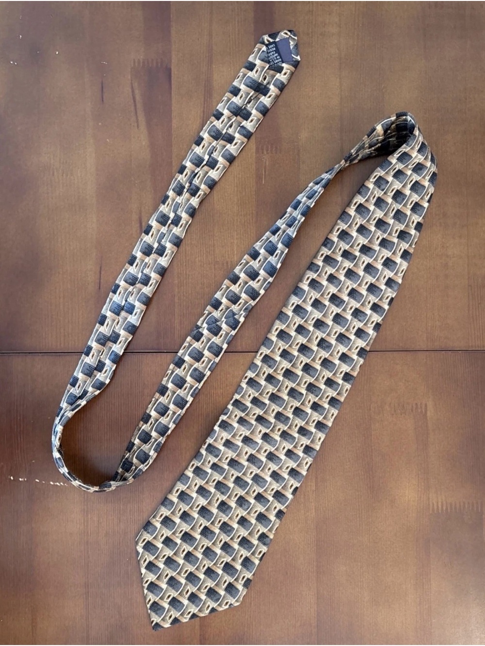 All Silk Hand Sewn Mens Tie by Roundtree & Yorke Featuring A Geometric Pattern